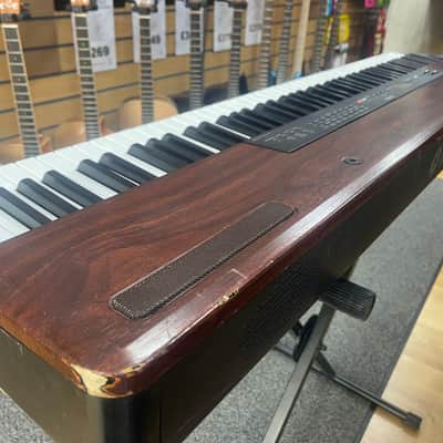 USED Yamaha P120 digital piano - weighted keys, touch responsive image 2