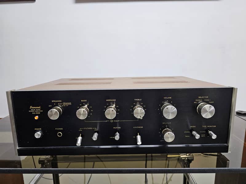Sansui AU-666 Stereo Vintage Amplifier Operational.
