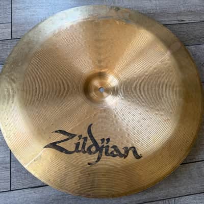 Zildjian Avedis 18" ZHT China 1290 Grams image 1