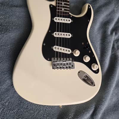 Squier SQ Series 3 bolt Stratocaster 1983-1984 - White image 8