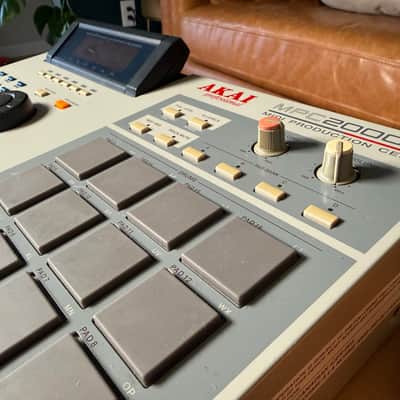 Akai MPC2000XL w SD Card Upgrade and 8 outs