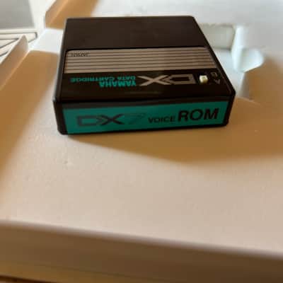 Yamaha DX7 Data ROM Cartridge Wind Instrument Group Vrc-102 Excellent Condition in box with Users Manual booklet image 4