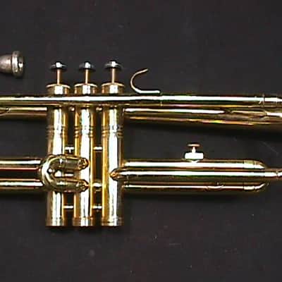 A  U.S.A. Made Kingston Bb Trumpet in a Hard Case as-is   40 T image 3