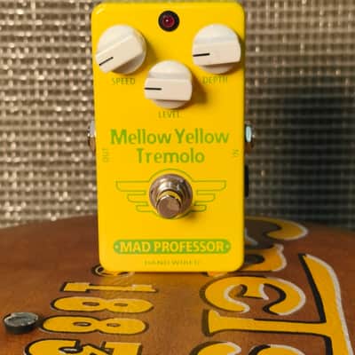 Mad Professor Mellow Yellow Tremolo 2010s - Yellow image 4