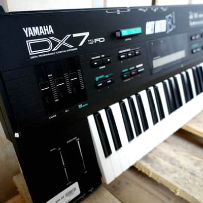 Yamaha DX7 II-FD Synthesizer image 2