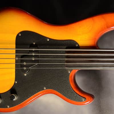 G&L 91 L5000 Fretless 5-String Bass Guitar With Origin image 2
