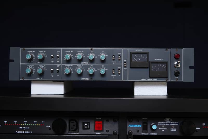 Neve 33609 Discrete Stereo Compressor / Limiter Metal Knobs - 1970s image 1