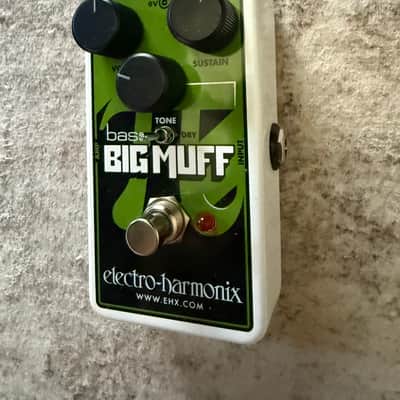 Electro-Harmonix Nano Bass Big Muff Pi Distortion / Sustainer 2014 - Present - Green / Black image 3