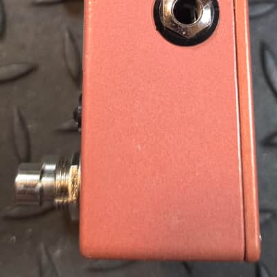 Walrus Audio Monument Harmonic Tap Tremolo V2 2018 - Present - Coral / Black image 3