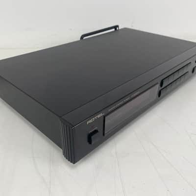 Rotel - RT935AX - AM/FM Stereo Tuner image 3