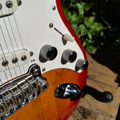 G&L Skyhawk Signature Series 1990 - Cherry Sunburst image 7