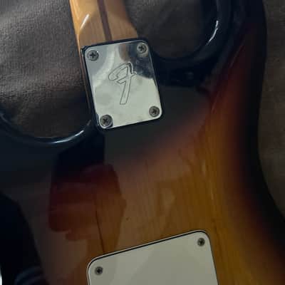 Fender American Vintage '82 Stratocaster 1982 Sunburst) image 6