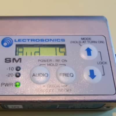 Lectrosonics SM + UCR411 Block 26, 665.6-691.1 MHz Wireless Microphone System 3x image 3