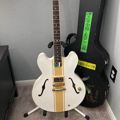Gibson Tom Delonge Signature ES-333 - Custom Shop White w/ Gold Stripe, Inlay and Headstock. See Des image 4