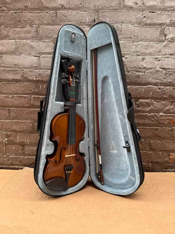 Cremona 4/4 Violin Outfit w/ Bow, Case & Shoulder Rest – Used image 1