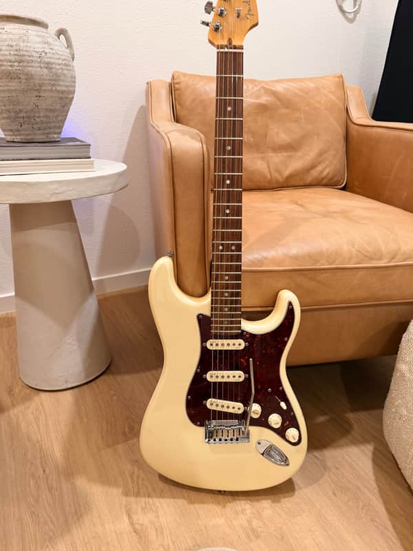 Fender American Deluxe Stratocaster with Maple Fretboard 2010 - Olympic Pearl - Complete w/original paperwork and case image 1