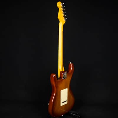 Fender  American Professional II HSS Stratocaster  Sienna Sunburst Maple Fingerboard 2022 (US22108129) image 12