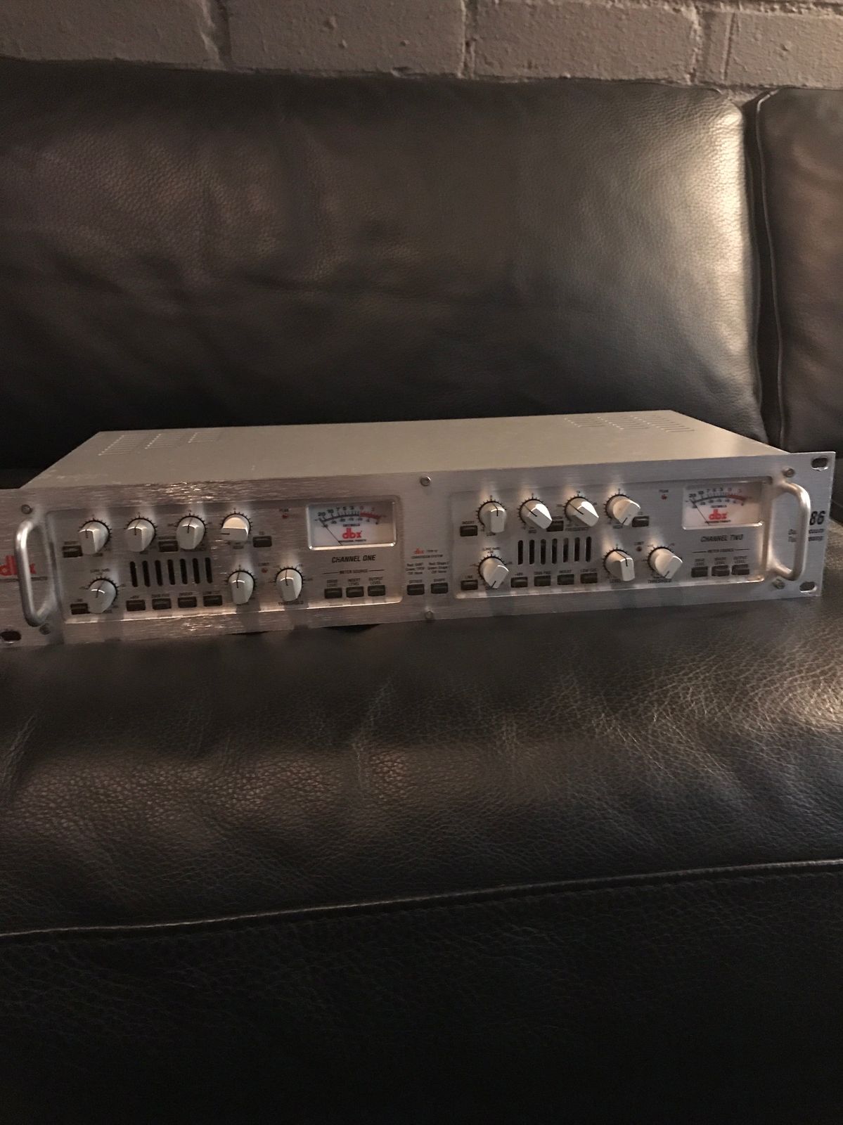 dbx 586 2-Channel Vaccuum Tube Preamplifier | Reverb