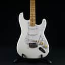 Fender Player Stratocaster with Maple Fretboard 2019 - Polar White