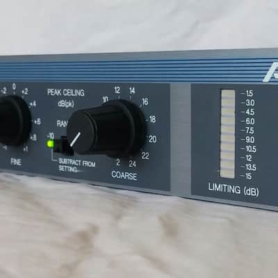 Aphex Dominator II 720 2 Channel Multiband Limiter Excellent Condition image 3