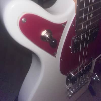 First Act Limited Edition Volkswagen Garage Master - White with Red Pickguard image 8