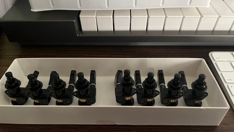 Hipshot 8-String Locking Tuners 4x4 • Grip Lock (Open) 2021 - Black image 1