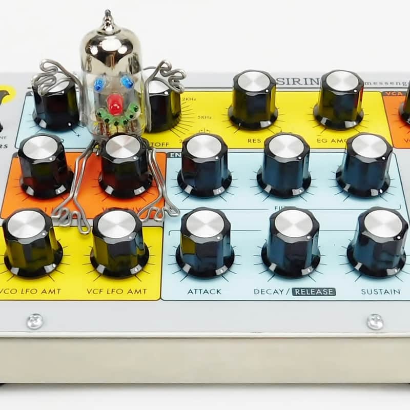 Moog Moog Sirin Analog Synthesizer Desktop + Neuwertig +1.5 Ja…