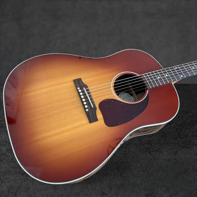 Gibson J-45 Studio
