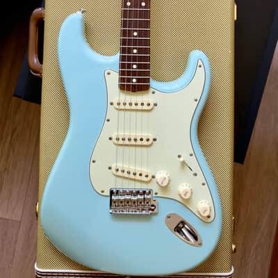 Fender Special Edition Classic Series '60s Stratocaster Lacquer with Matching Headstock, Daphne Blue CS 57/62 PUs, Fender Tweed Case image 2