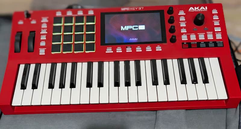 Akai MPC Key 37 2025 - Red image 1