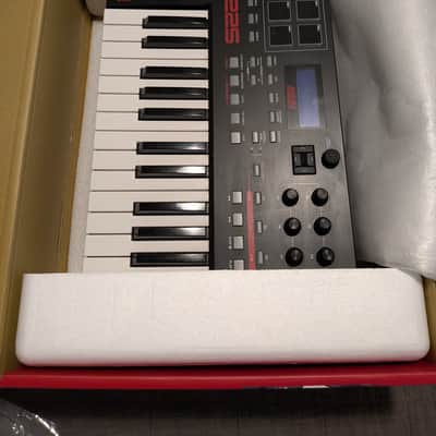 Akai MPK225 2014 - Present - Black