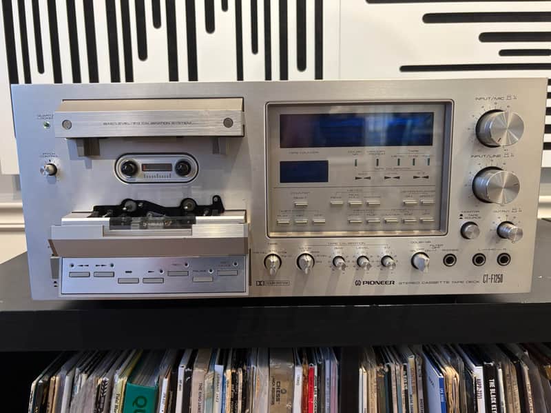 Pioneer CT-F1250 4-Track Stereo Cassette Tape Deck 1979 - 1981 - Silver image 1