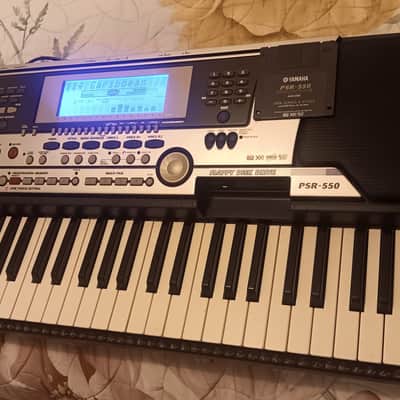 Yamaha PSR-S550 61-Key Arranger Workstation 2000s - Black image 2