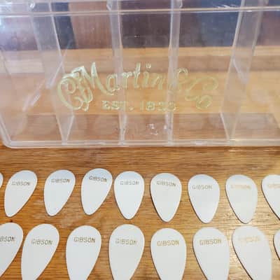 Open your own Case Candy Store with this lot of vintage picks! image 8