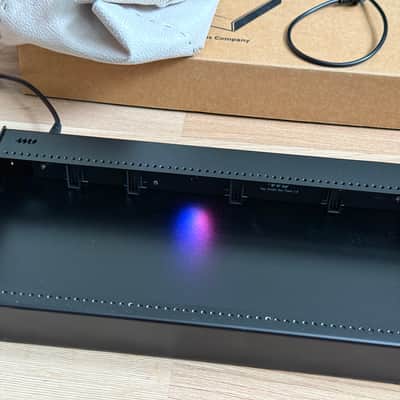 4ms Pod 60 (powered) + dust cover image 2
