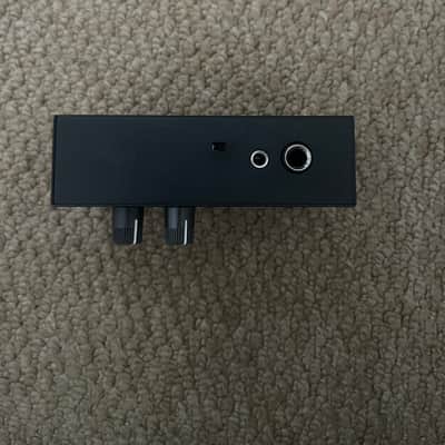 Behringer Micromon MA400 Monitor Headphone Amplifier 2007 - Present - Standard image 4