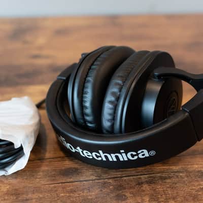 Audio-Technica ATH-M30X Closed Back Dynamic Headphones image 4