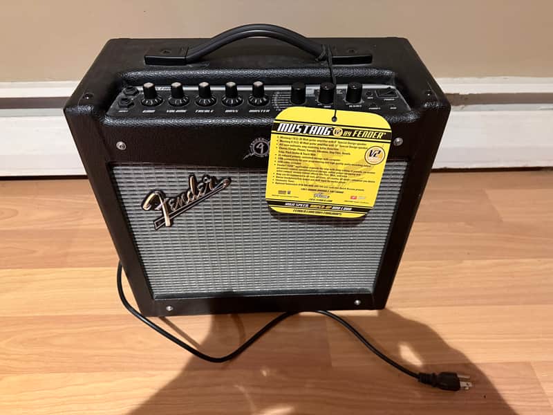 Fender Mustang I v2 modeling amp image 1