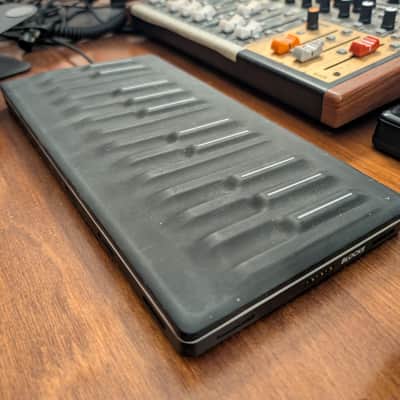ROLI Seaboard Block 24-Key Expressive MIDI Keyboard Controller 2010s - Black image 2