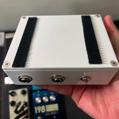 Pinstripe Pedals Diso+ Reverse Polarity Dual Line Isolator 2020-2026 - White image 2