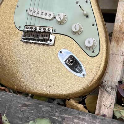 2005 Fender Custom Shop Greg Fessler Master Design 1964 Relic Gold Sparkle Stratocaster image 4