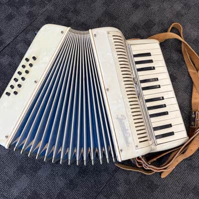 Frontalini 12 Bass Accordion image 7