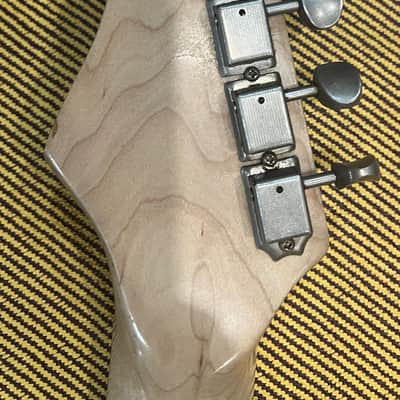 Wanderkauven Electric guitar - Transparent green burst finish with visible wood grain image 5