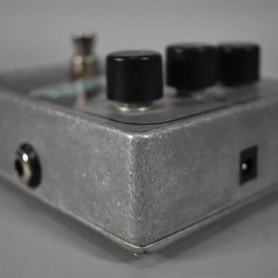 Electro-Harmonix Stereo Pulsar Analog Tremolo Pedal image 4
