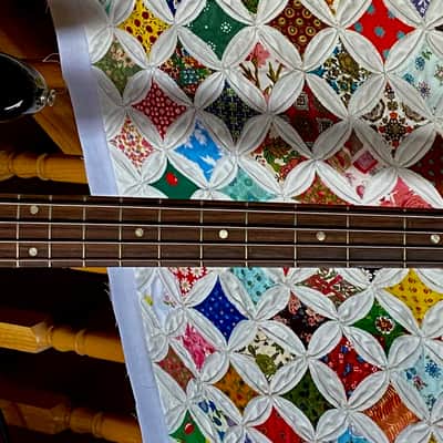 Squier Affinity Jazz Bass 2012 - 2018 - Brown Sunburst image 3