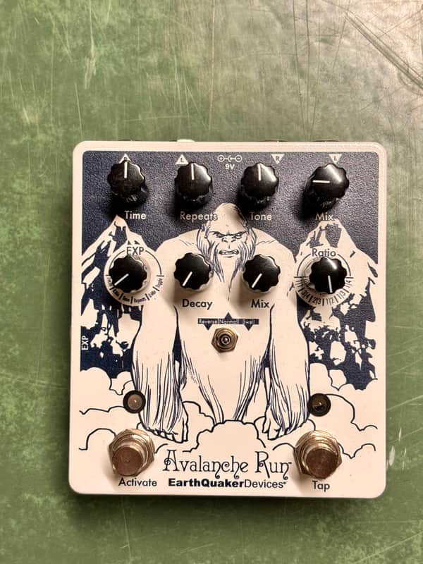 EarthQuaker Devices Avalanche Run Stereo Reverb & Delay with Tap Tempo V2