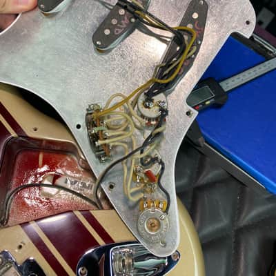 Video! Fender John Mayer Signature Stratocaster - Shoreline Gold w/ Maroon Racing Stripe image 16