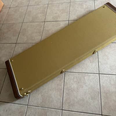 Fender P-Bass Tweed Hard case Red Velvet interior image 4