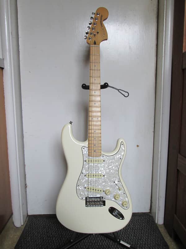 Fender Stratocaster 2017 - White image 1