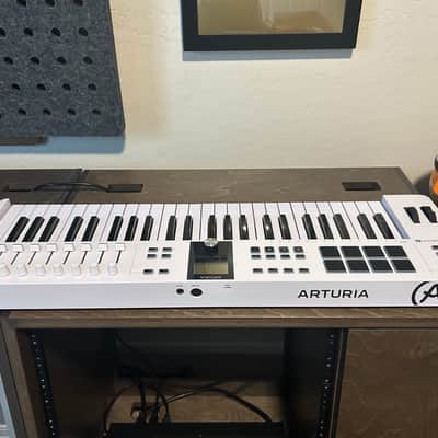 Arturia KeyLab Essential 49 MkIII MIDI Controller 2023 - Present White image 8